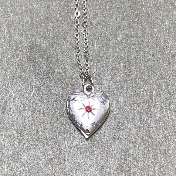 Sterling Silver 925 18” necklace with Heart locket - Picture 3 of 5